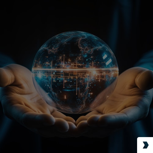 一个人手里捧着地球仪